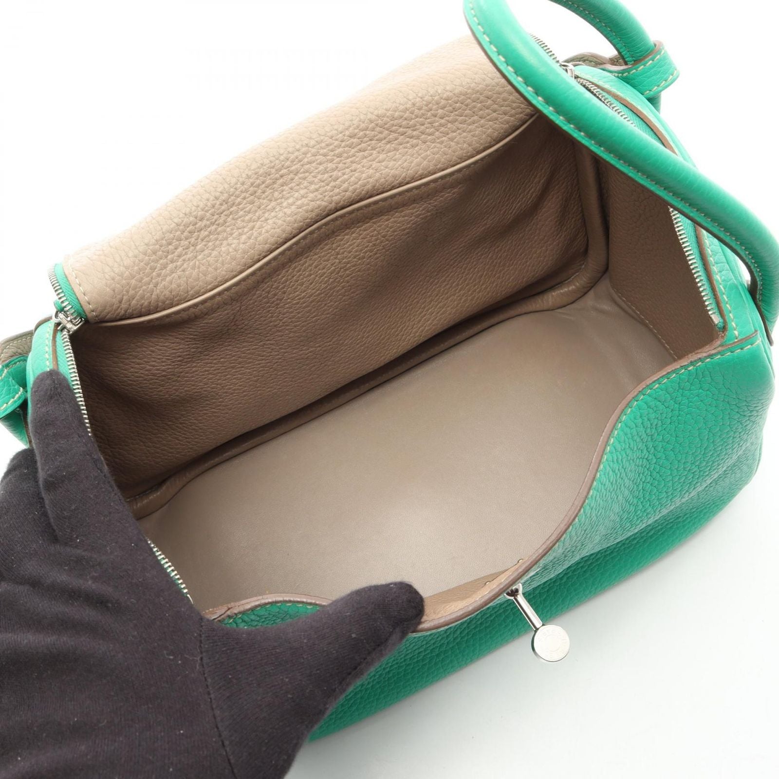 Hermes Shoulder Bag Lindy 26 Verso Mint Tourtier Gray Leather — view 3