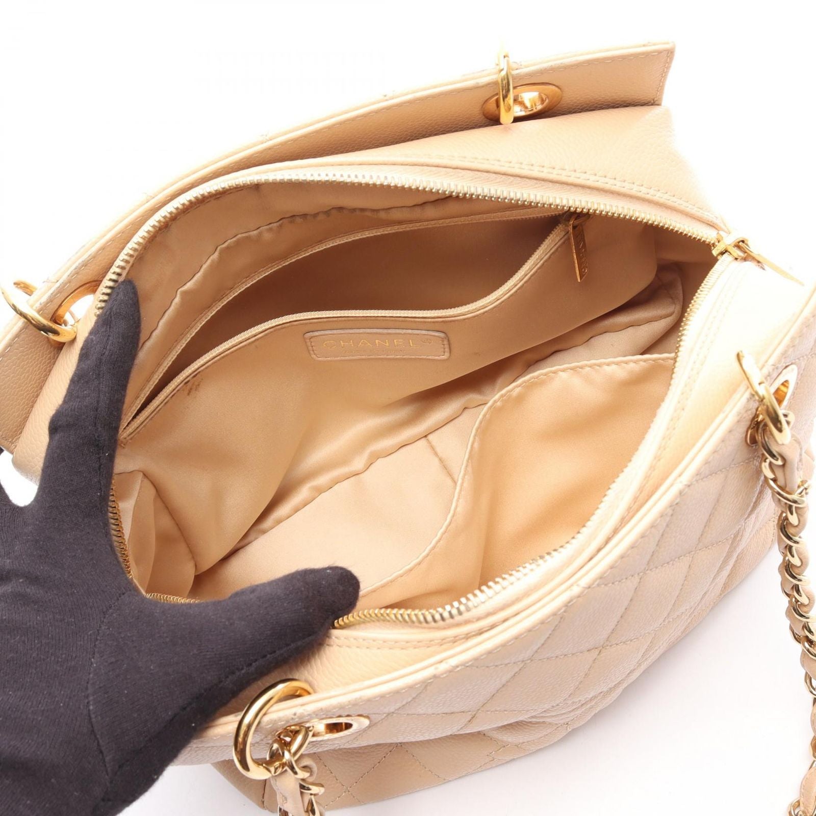 Chanel Shoulder Bag Quilted Beige Calf Chain — view 3