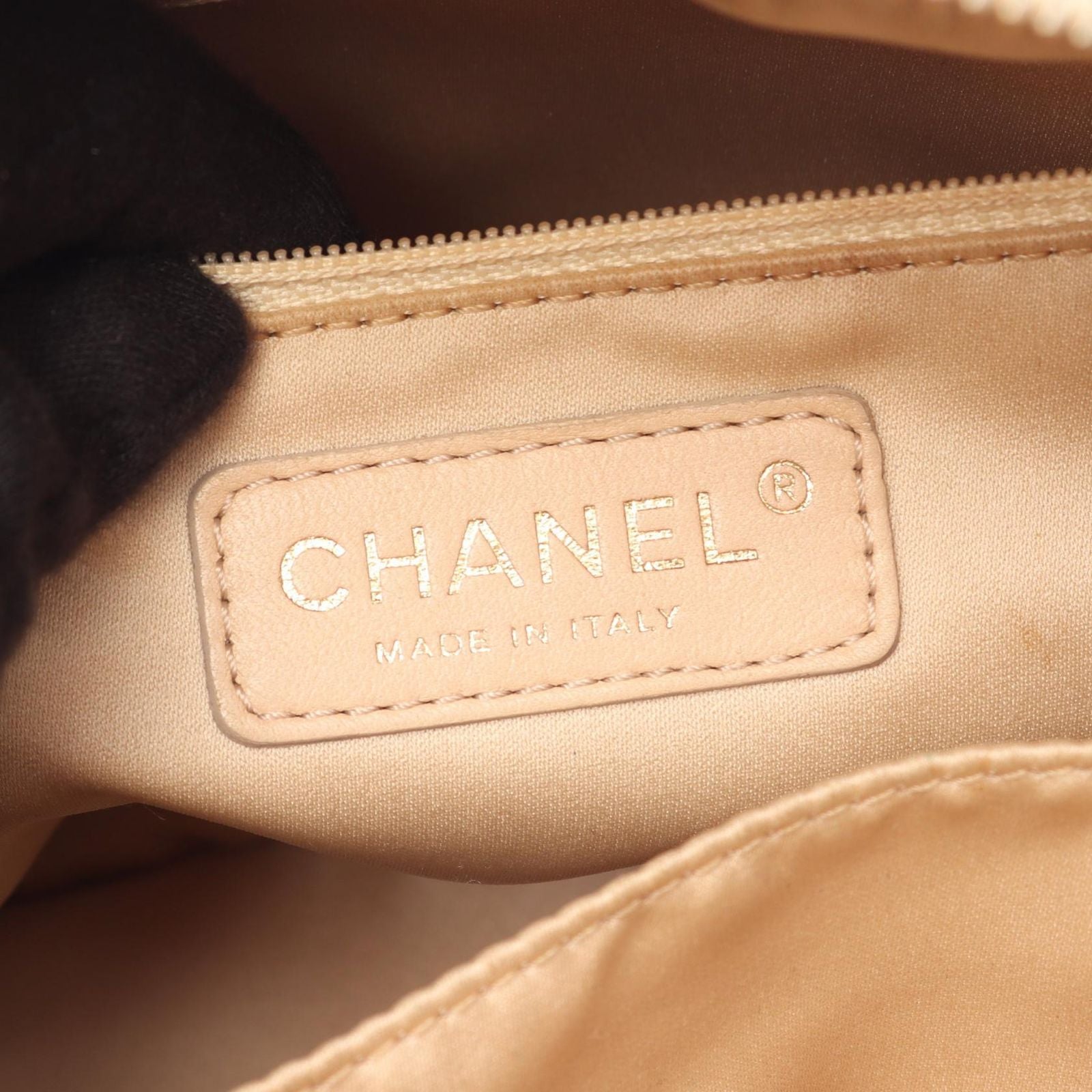 Chanel Shoulder Bag Quilted Beige Calf Chain — view 4
