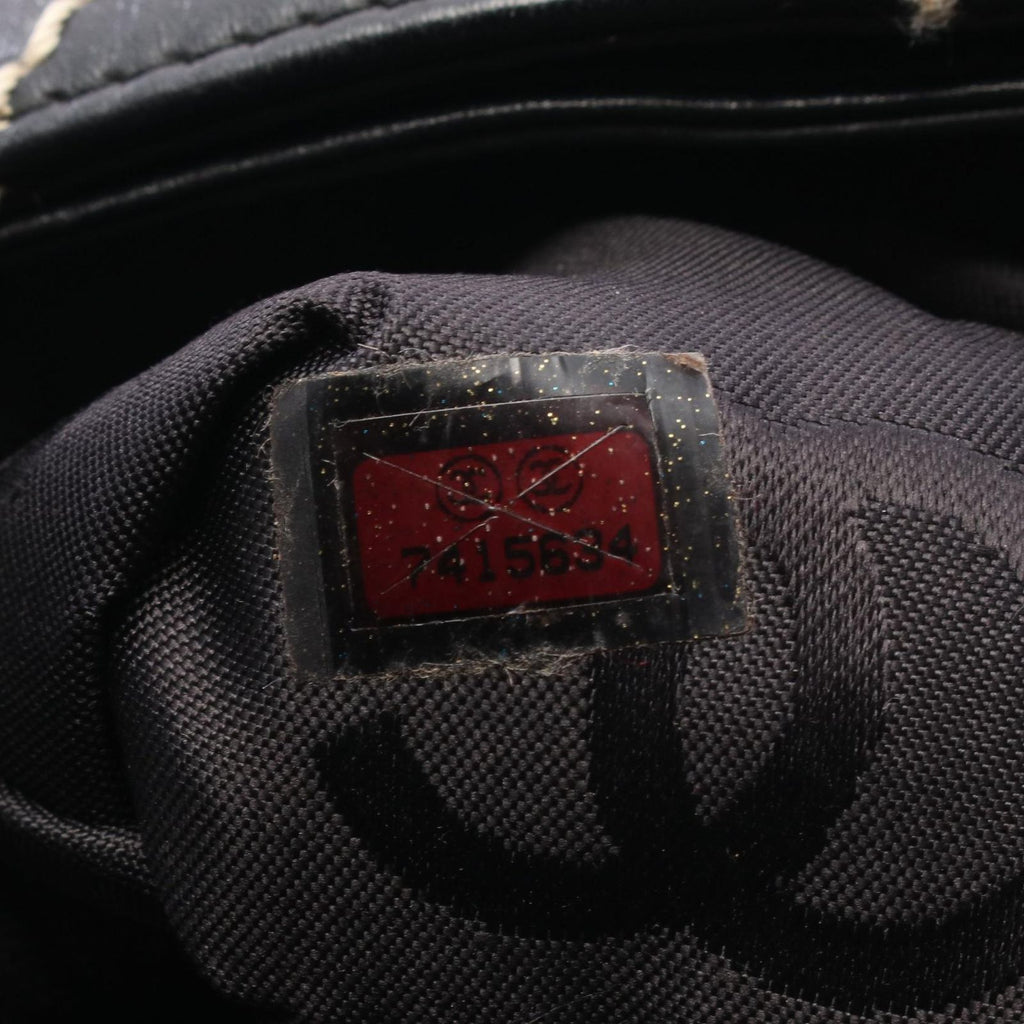 Chanel Tote Wild Stitch Black Leather — view 5