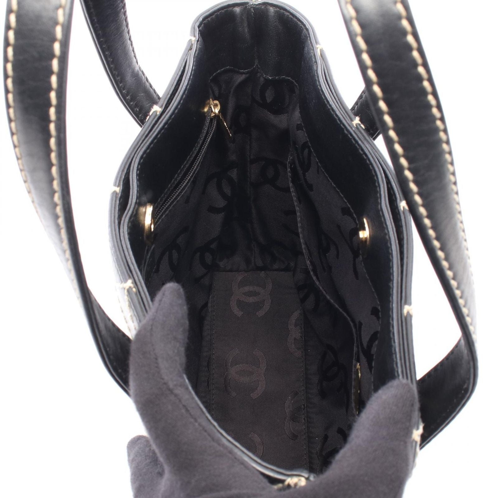 Chanel Tote Wild Stitch Black Leather — view 3