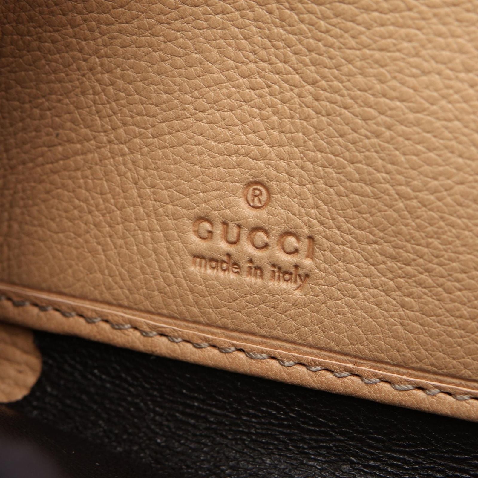 Gucci Round Wallet Tassel Beige Leather — view 4