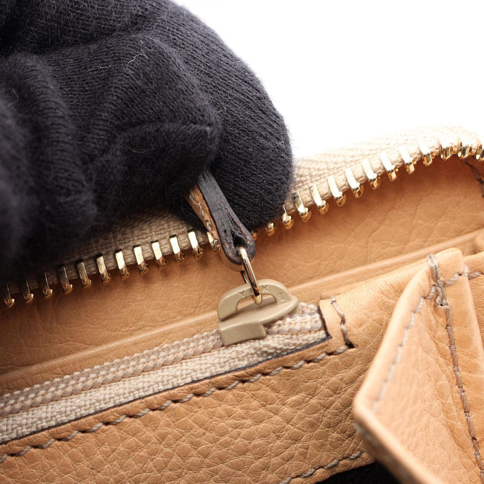 Gucci Round Wallet Tassel Beige Leather — view 6