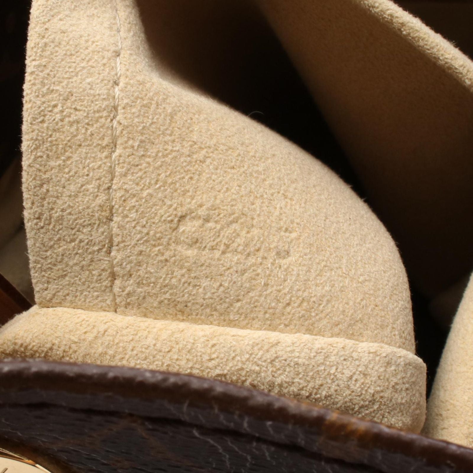 Louis Vuitton Shoulder Bag Artsy MM Monogram Canvas Leather — view 5