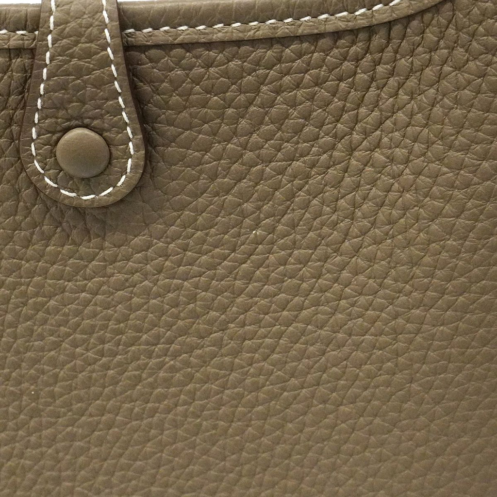 Hermes Shoulder Bag Evelyne TPM Taurillon Clemence Etoupe Gold — view 8
