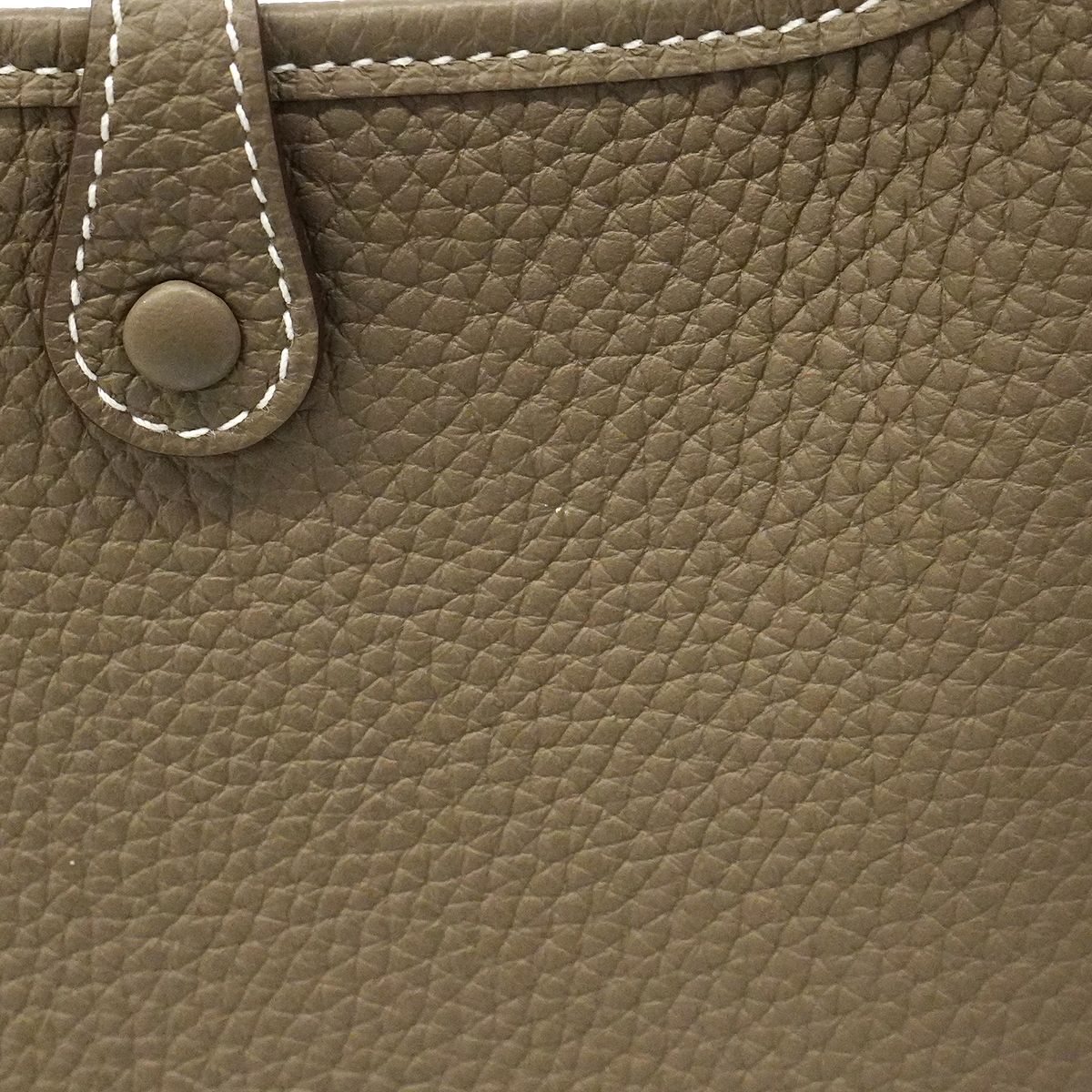 Hermes Shoulder Bag Evelyne TPM Taurillon Clemence Etoupe Gold — view 8