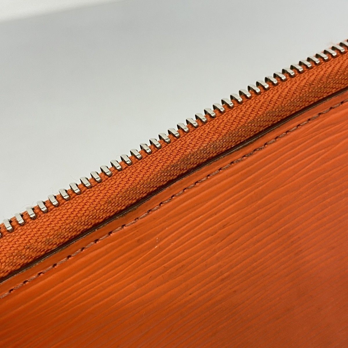 Louis Vuitton Wallet Epi Zippy Piment Oren Gilet — view 7