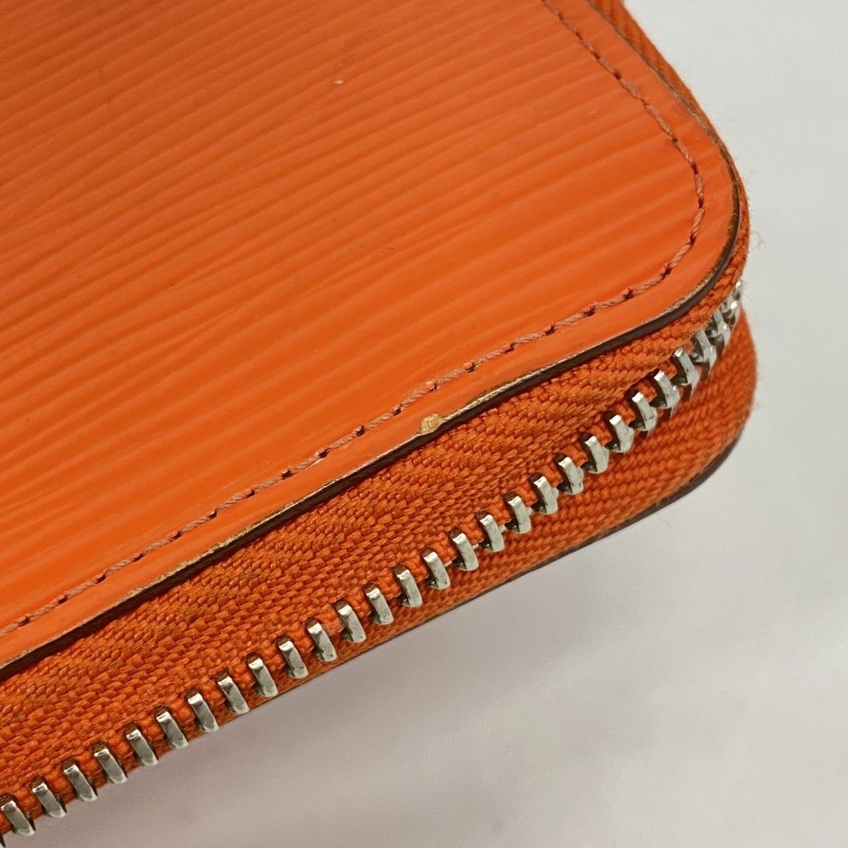 Louis Vuitton Wallet Epi Zippy Piment Oren Gilet — view 6