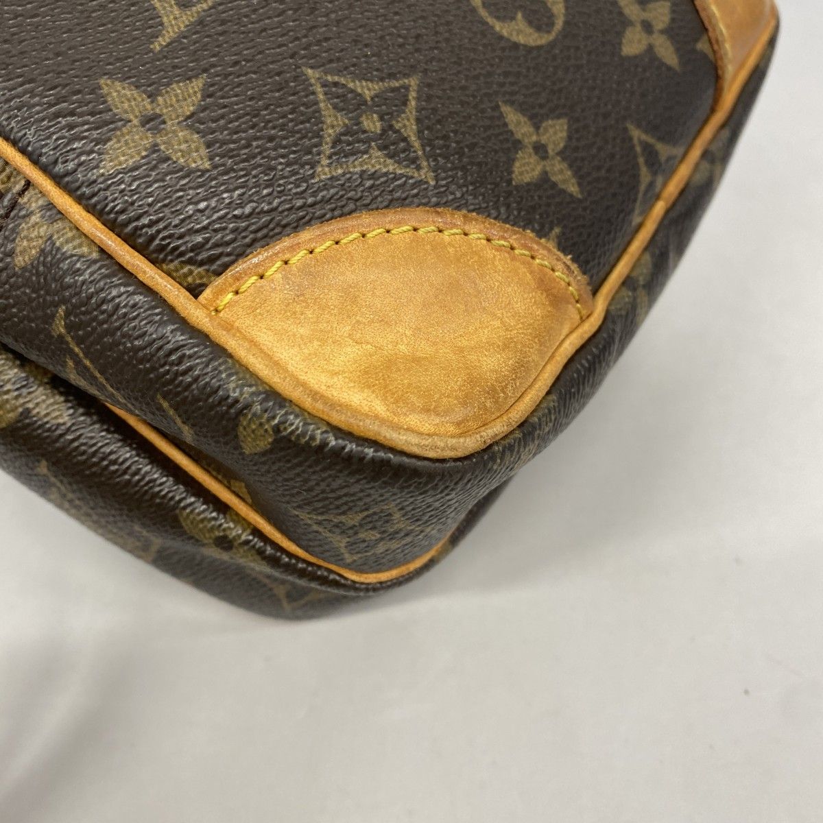Louis Vuitton Shoulder Bag Monogram Amazon Brown — view 7