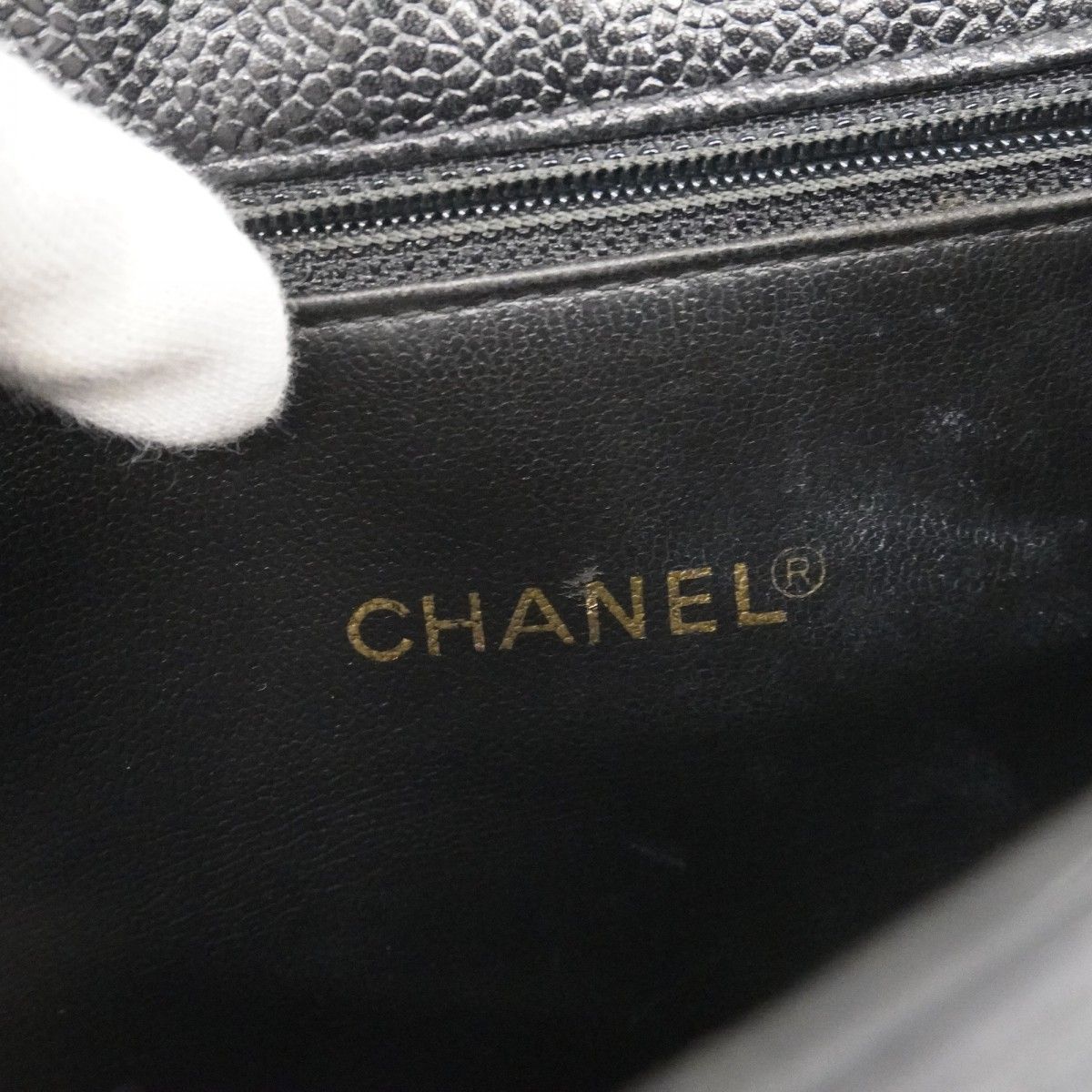 Chanel Shoulder Bag Caviar Leather Black Gold — view 5