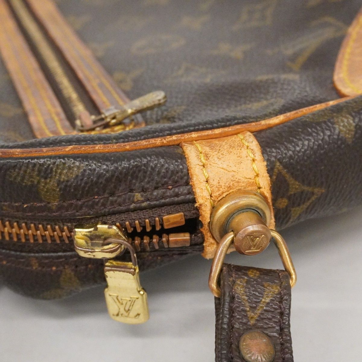 Louis Vuitton Clutch Monogram Marly Dragonne GM Brown — view 9