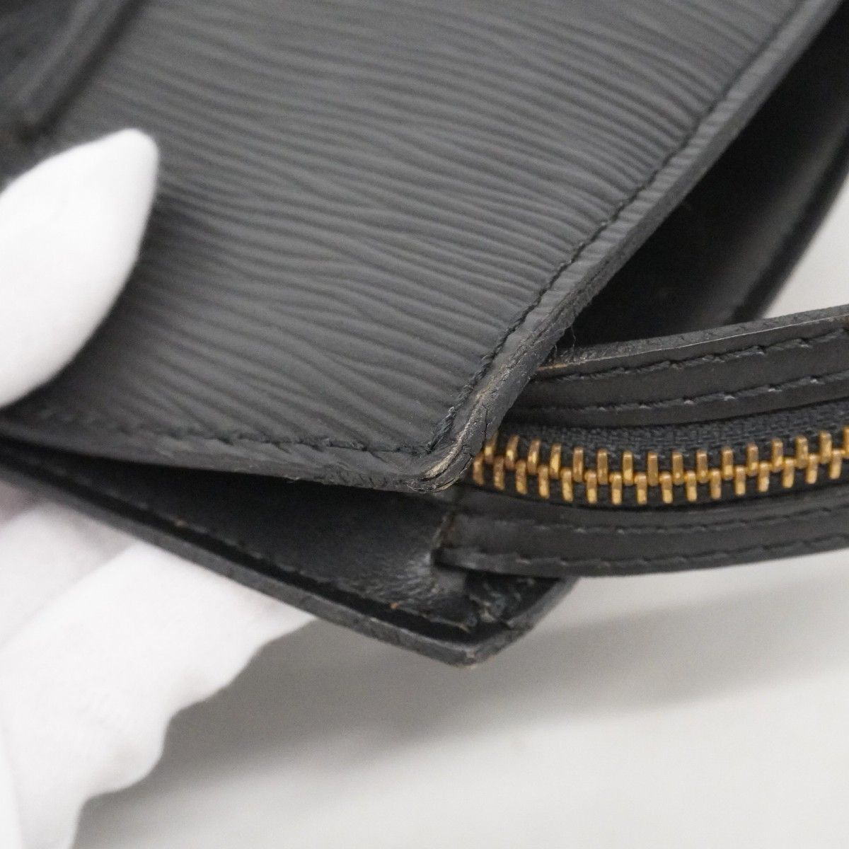 Louis Vuitton Handbag Epi Saint Jacques Noir — view 9