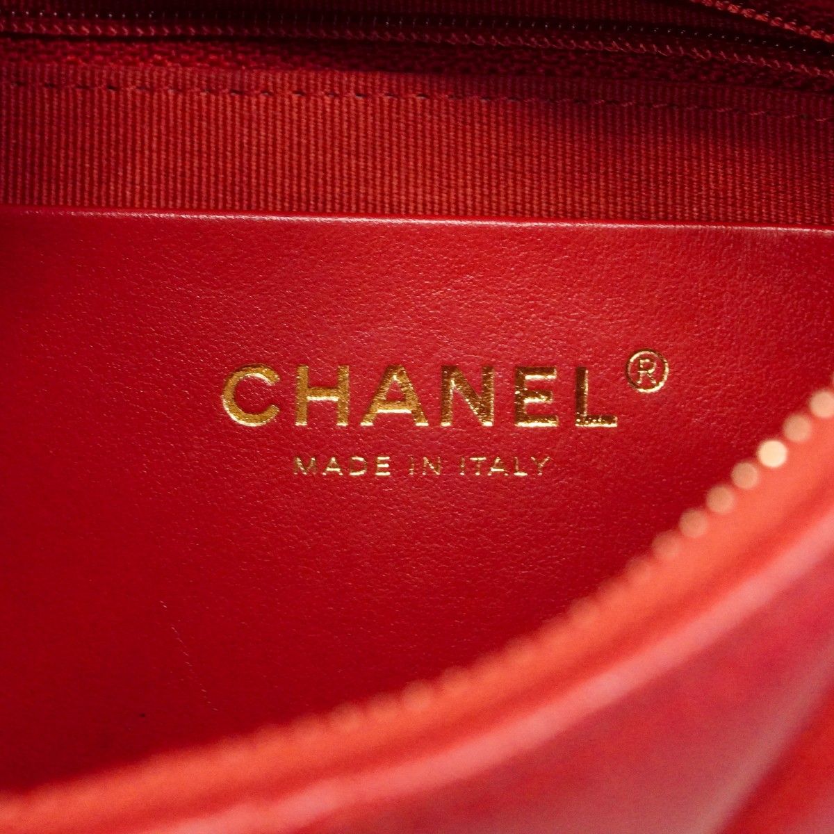 Chanel Shoulder Bag Hobo Lambskin Red Gold — view 5