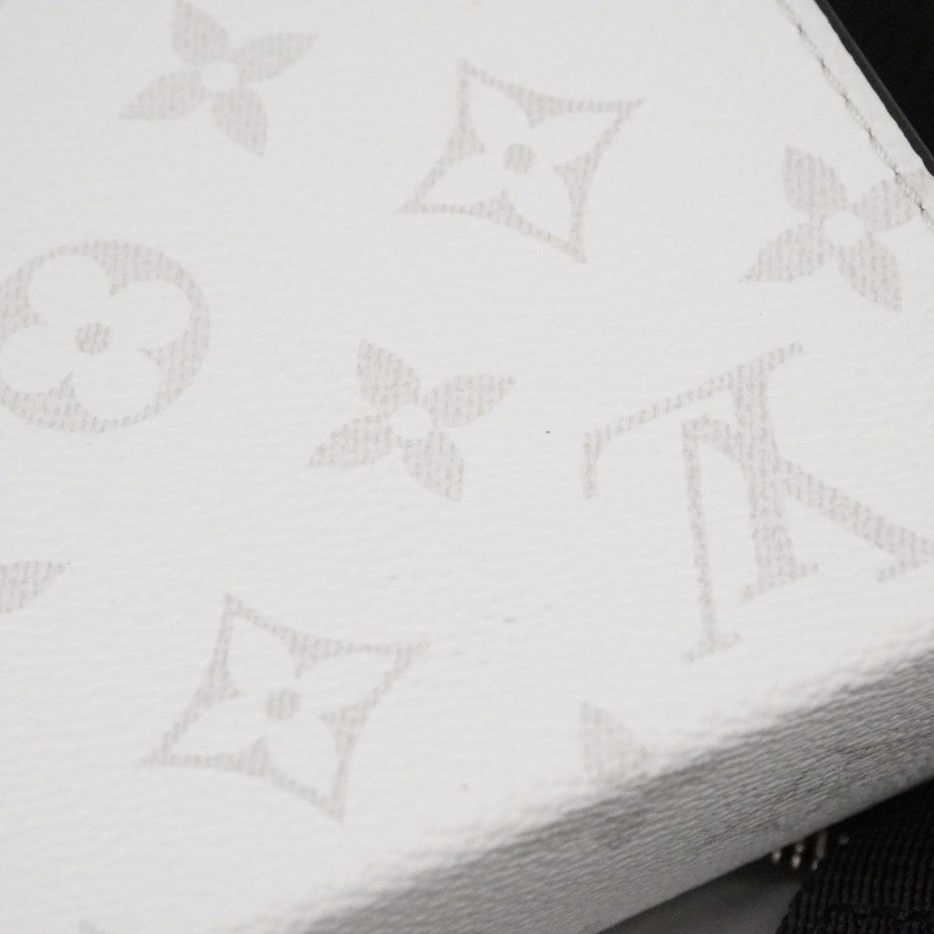 Louis Vuitton Shoulder Bag Taigarama Gaston Wearable Wallet Blanc — view 9