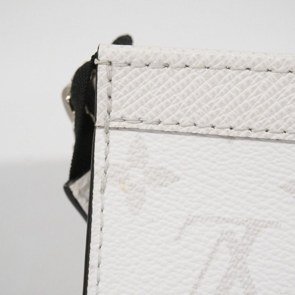 Louis Vuitton Shoulder Bag Taigarama Gaston Wearable Wallet Blanc — view 8