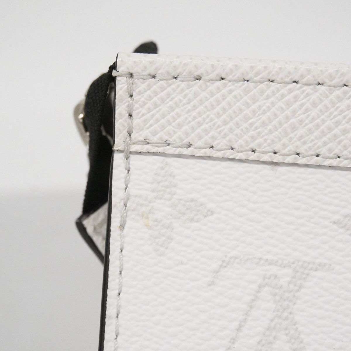 Louis Vuitton Shoulder Bag Taigarama Gaston Wearable Wallet Blanc — view 8