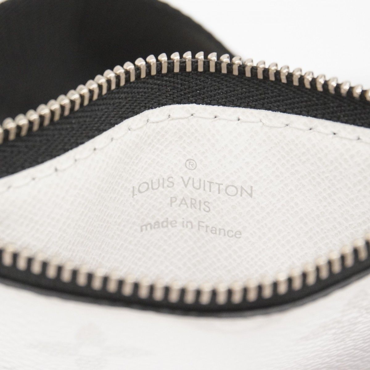 Louis Vuitton Shoulder Bag Taigarama Gaston Wearable Wallet Blanc — view 5