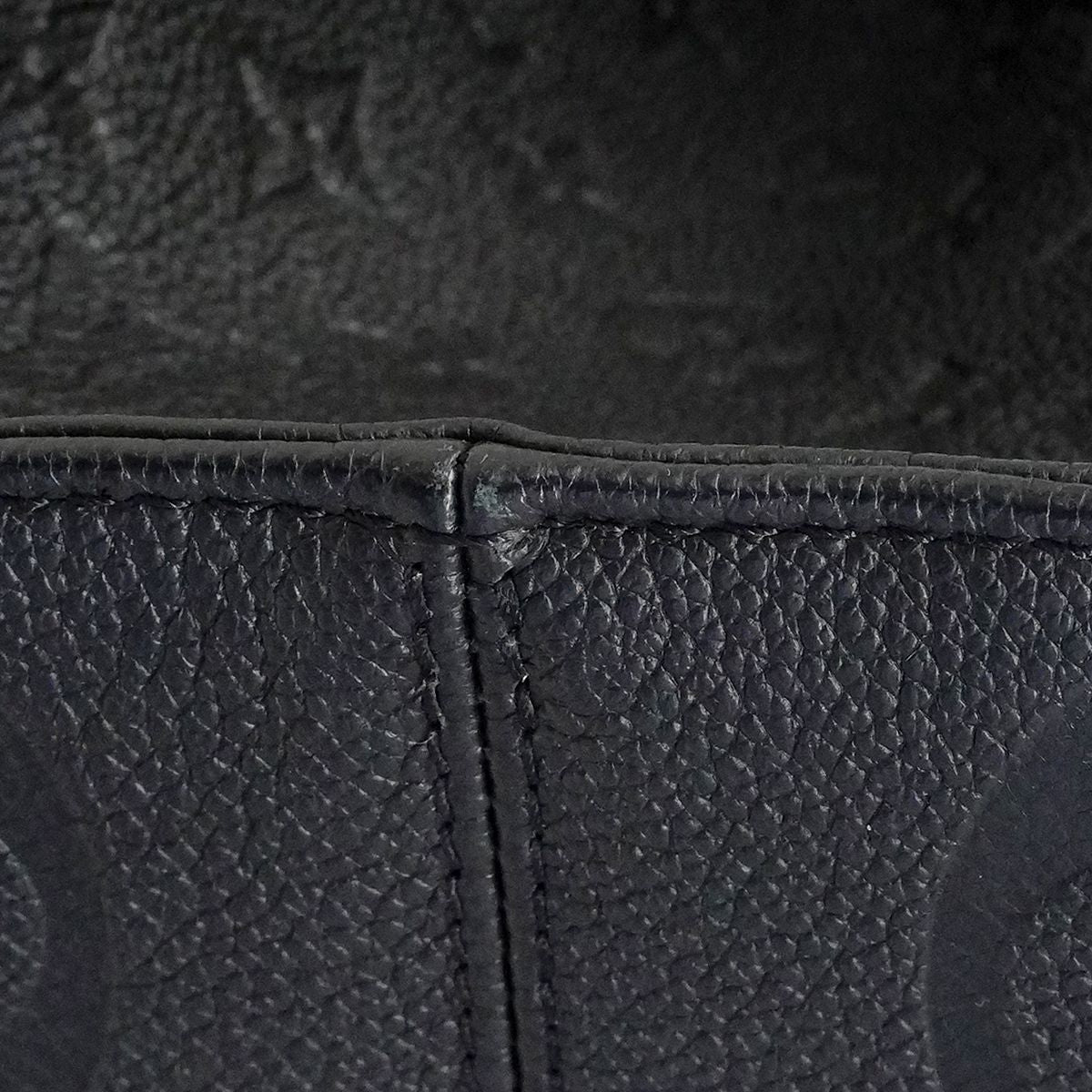 Louis Vuitton Tote Monogram Empreinte On The Go MM Noir 2-Way — view 7