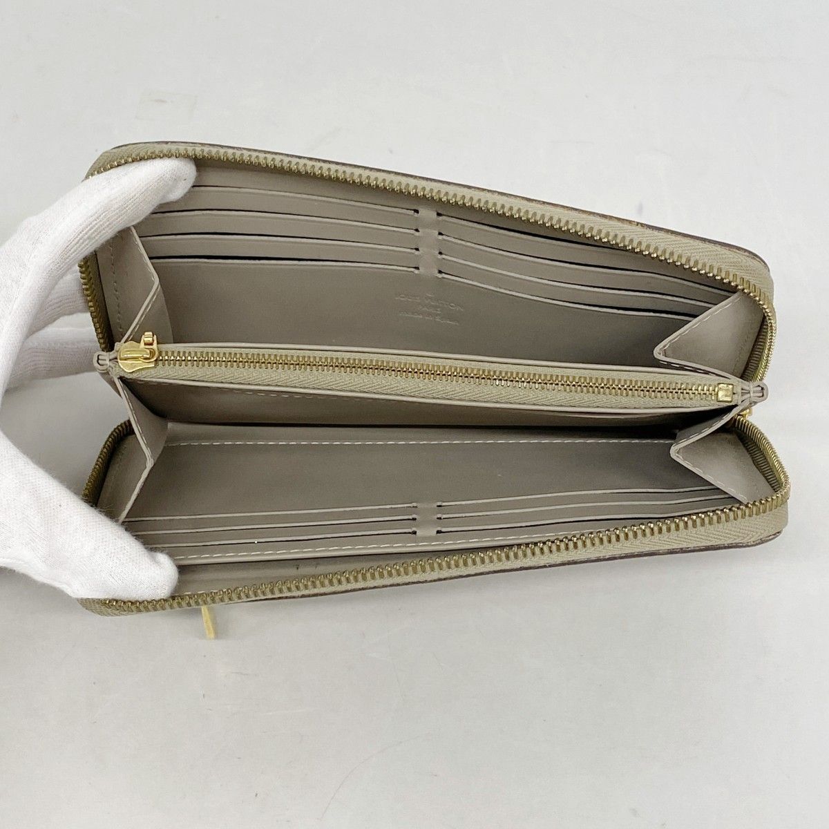 Louis Vuitton Wallet Suhali Zippy Veronne — view 3