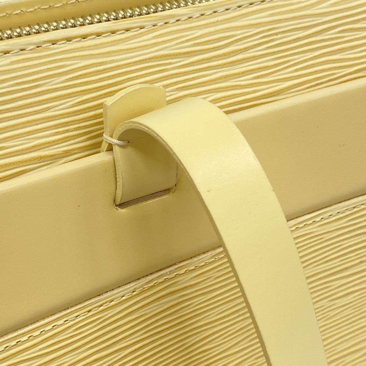 Louis Vuitton Shoulder Bag Epi Croisette GM Vanilla — view 9