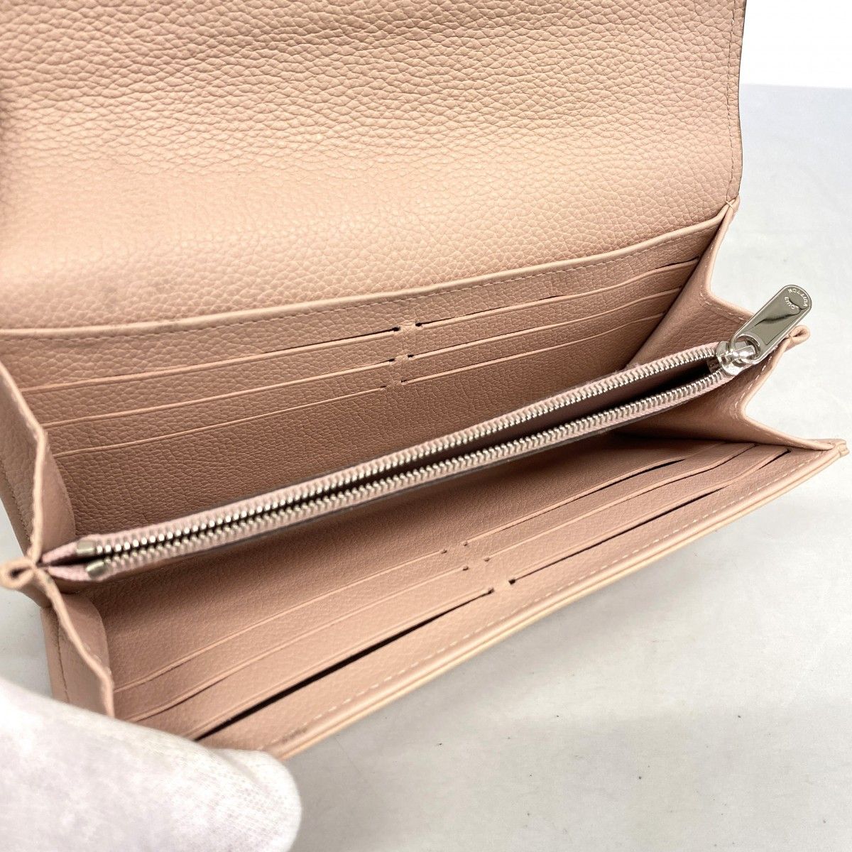 Louis Vuitton Wallet Mahina Portefeuille Iris Magnolia — view 3