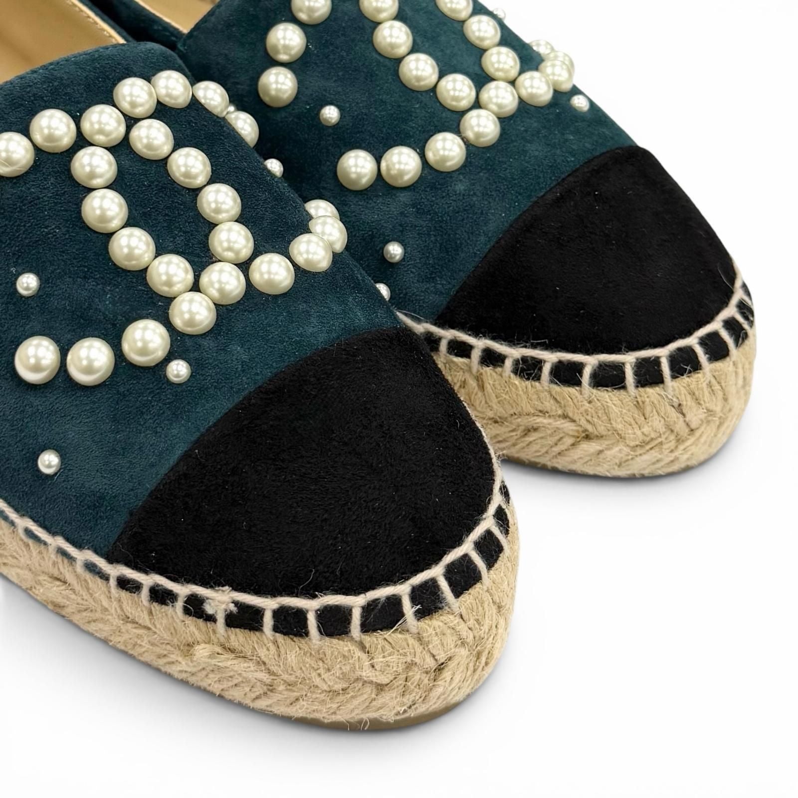 Chanel CC Logo Eco Pearl Suede Leather Espadrilles Slip on Green Black — view 8