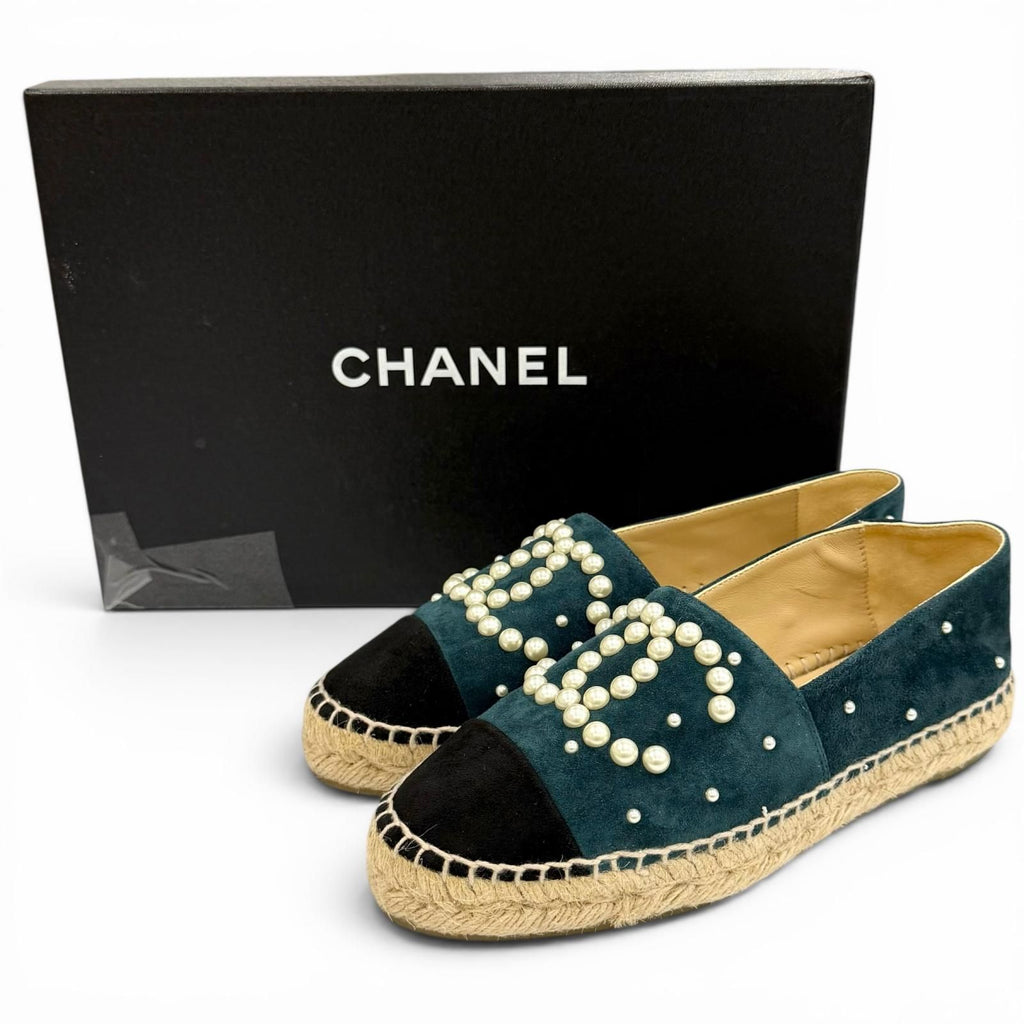 Chanel CC Logo Eco Pearl Suede Leather Espadrilles Slip on Green Black — view 2