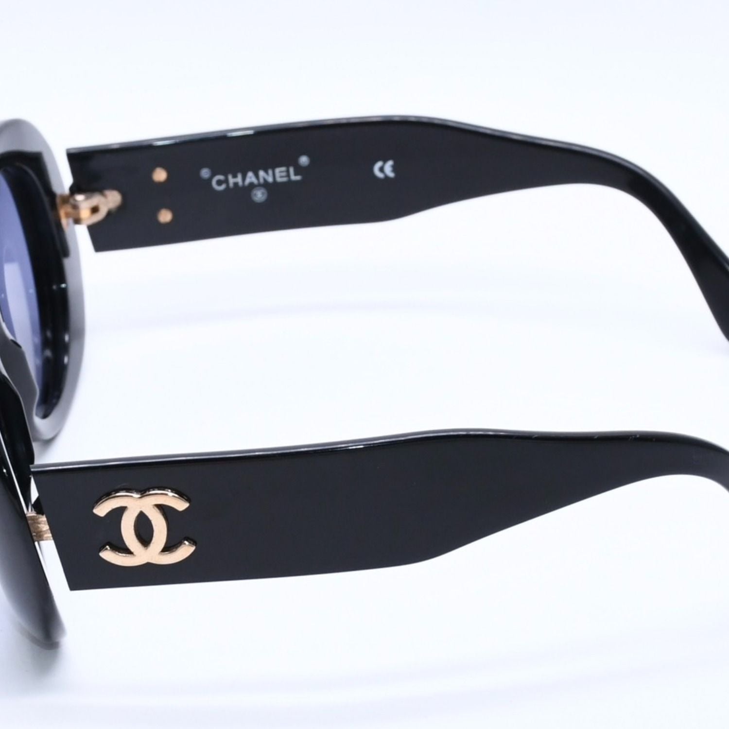Chanel Oval Sunglasses Eyewear CC Logo Black White — view 6