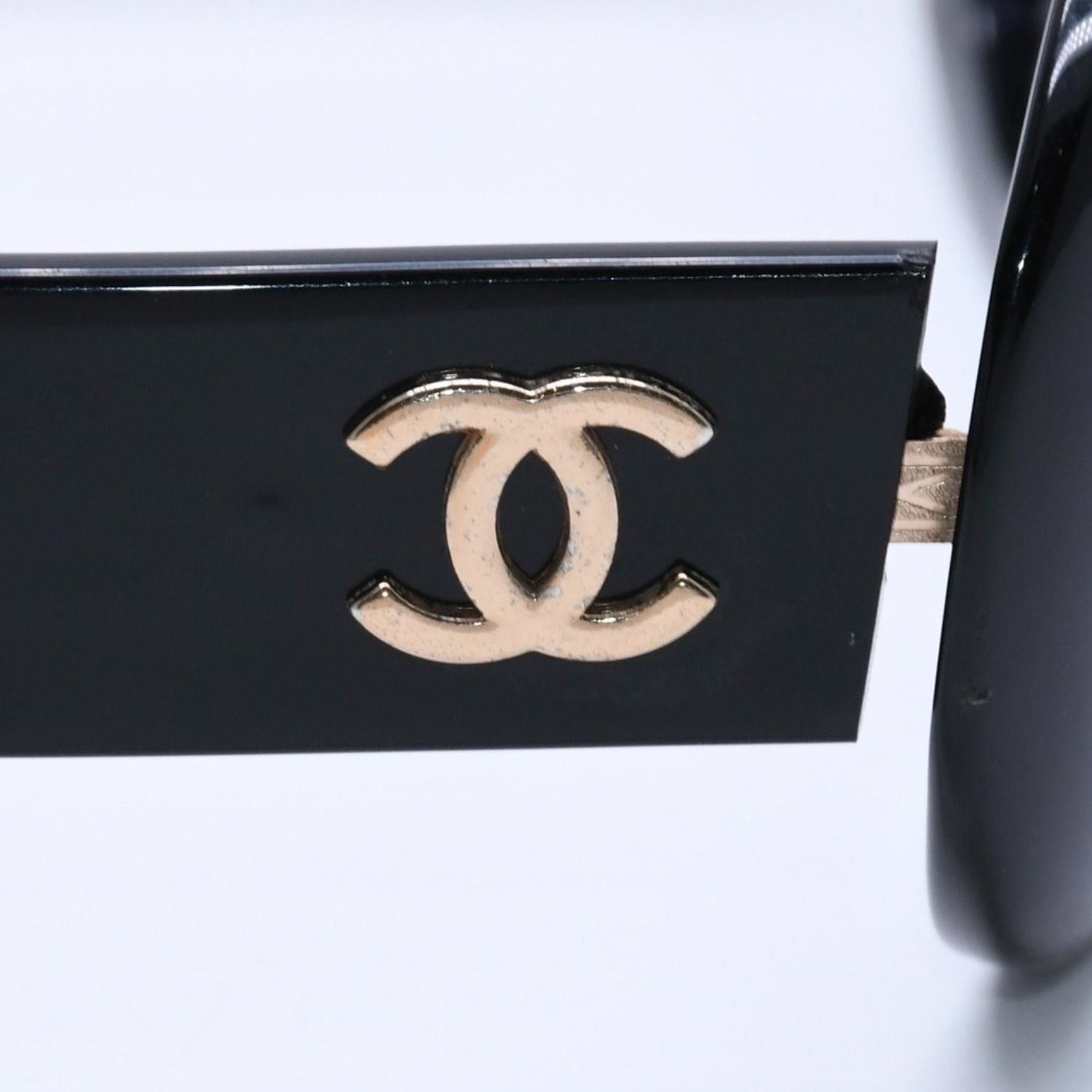 Chanel Oval Sunglasses Eyewear CC Logo Black White — view 8
