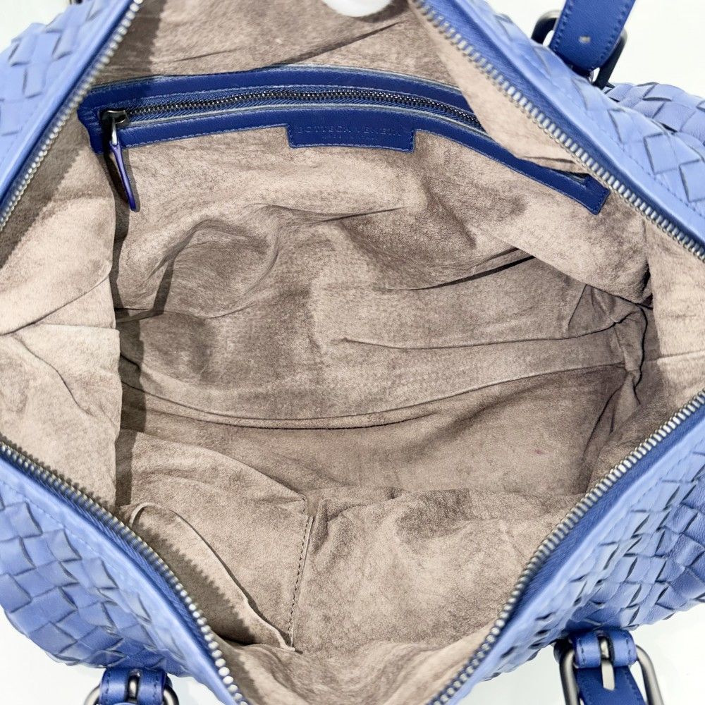 Bottega Veneta Intrecciato Montaigne Tote Shoulder Bag Leather Blue Matte Black — view 4
