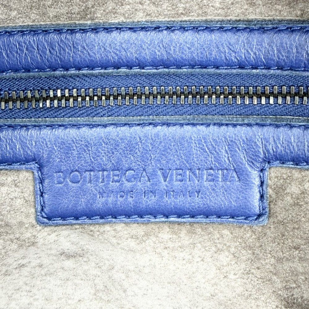 Bottega Veneta Intrecciato Montaigne Tote Shoulder Bag Leather Blue Matte Black — view 5