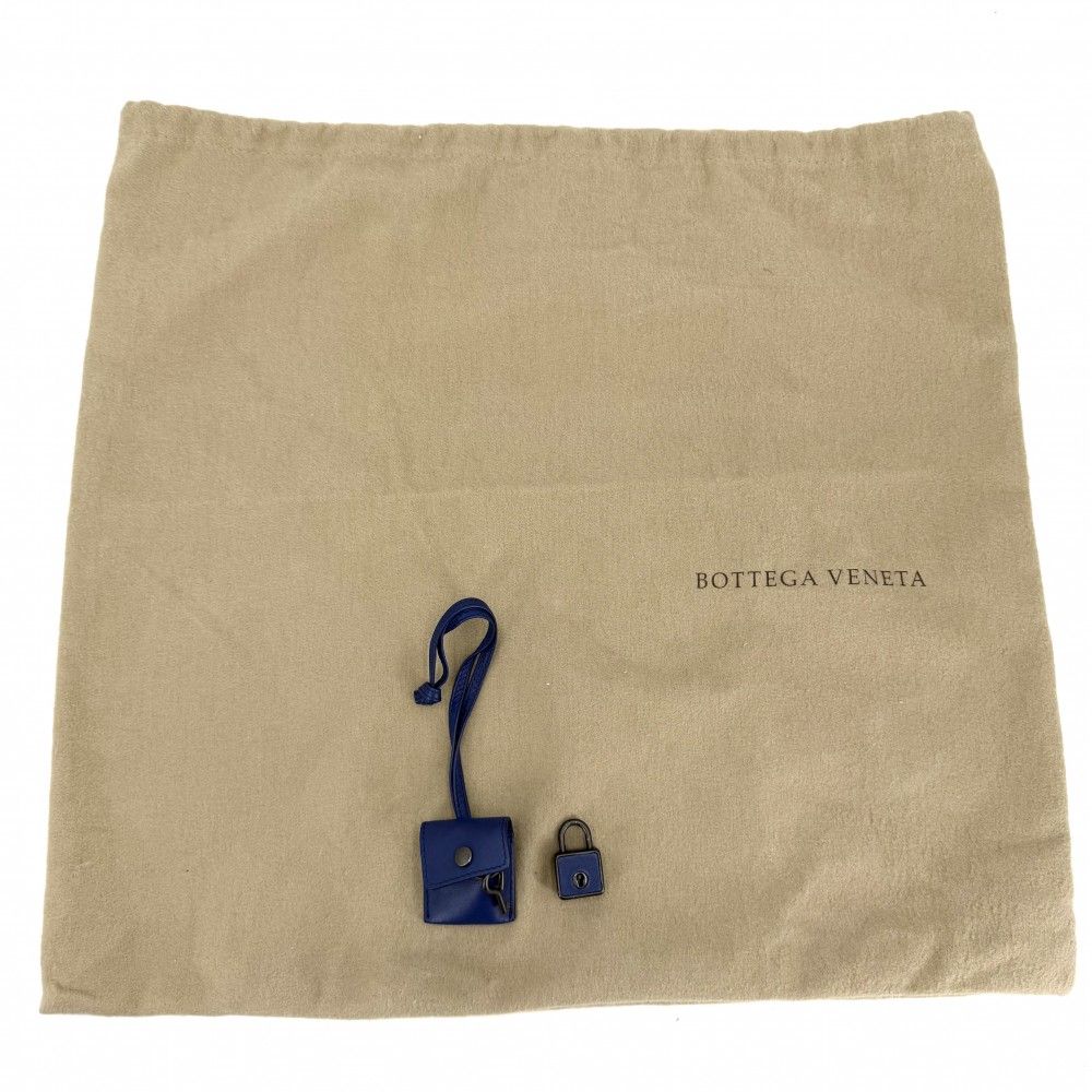 Bottega Veneta Intrecciato Montaigne Tote Shoulder Bag Leather Blue Matte Black — view 8