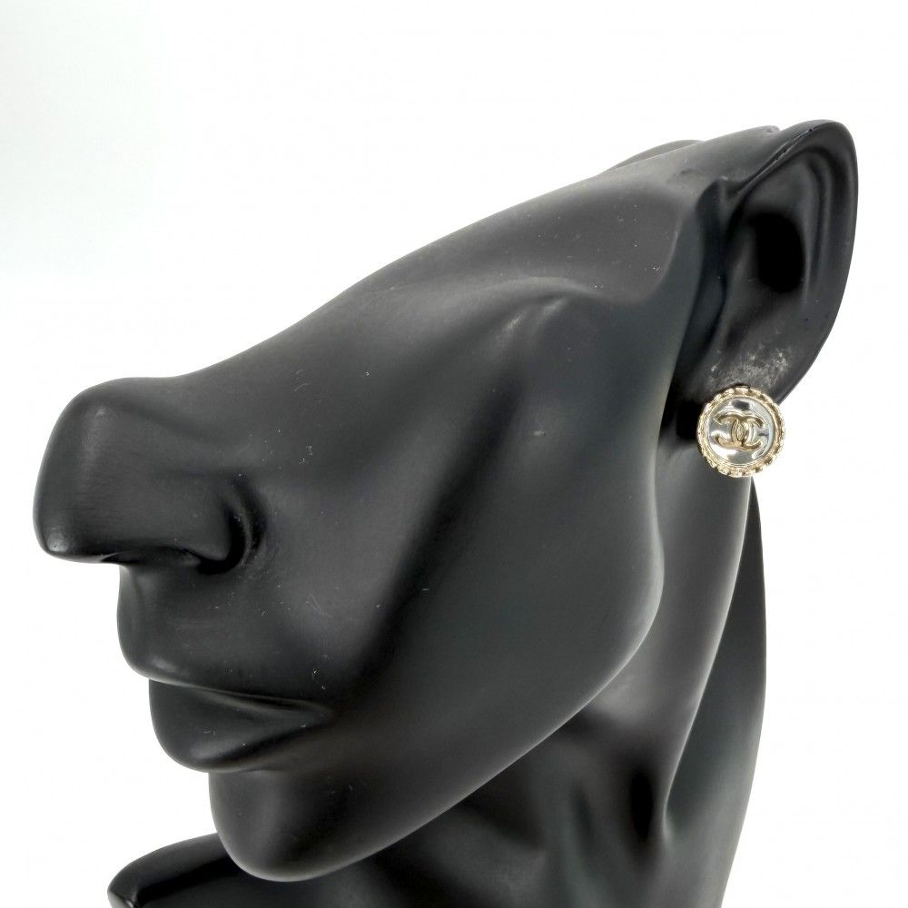 Chanel Earrings CC Logo — view 2