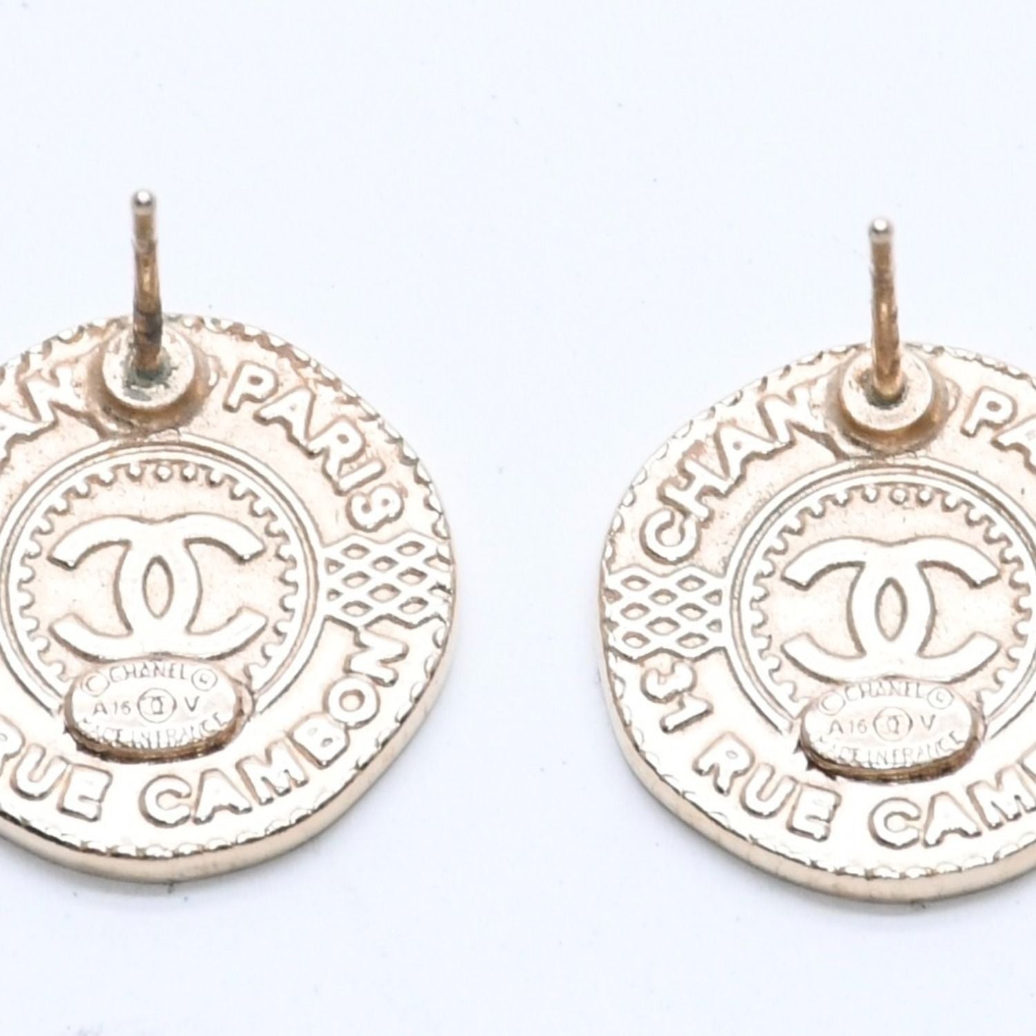 Chanel Earrings CC Logo Coin Motif Gold — view 6