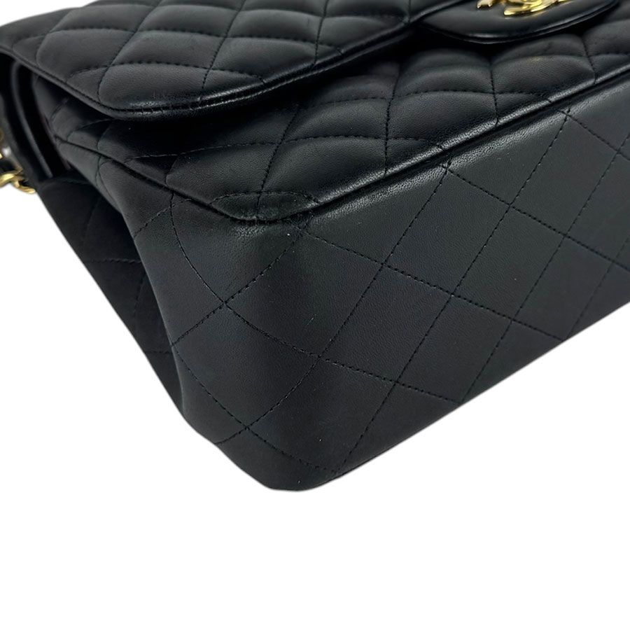 Chanel Shoulder Bag Deca Quilted — view 8