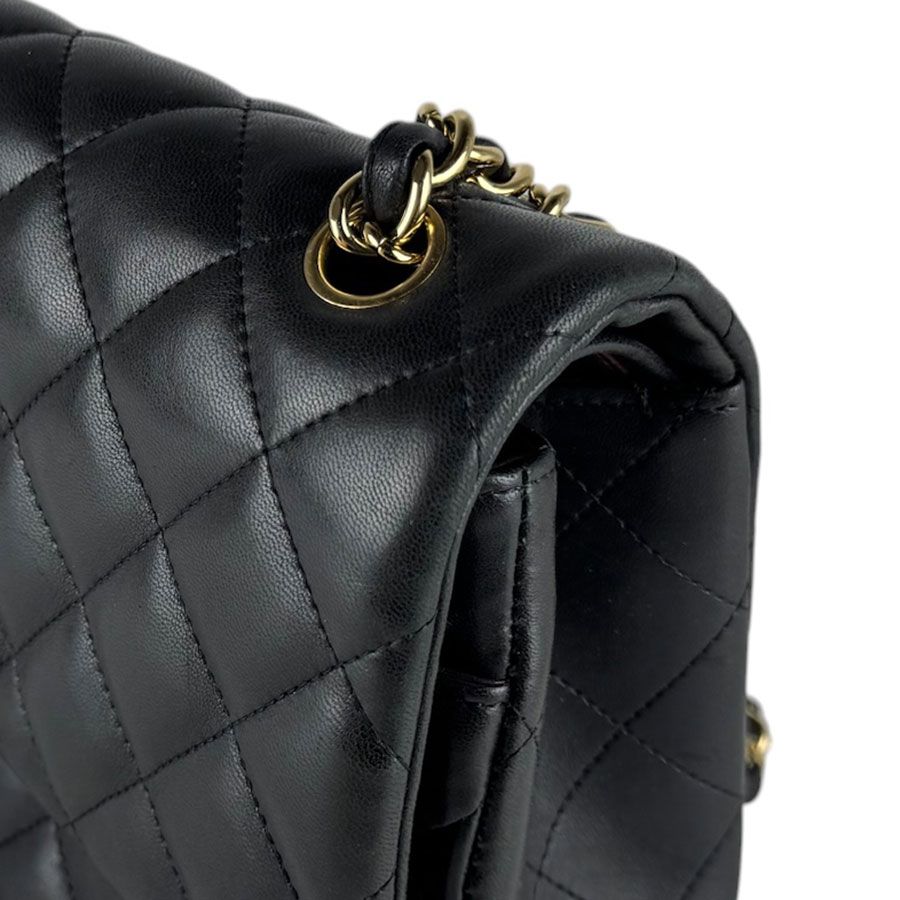 Chanel Shoulder Bag Deca Quilted — view 7