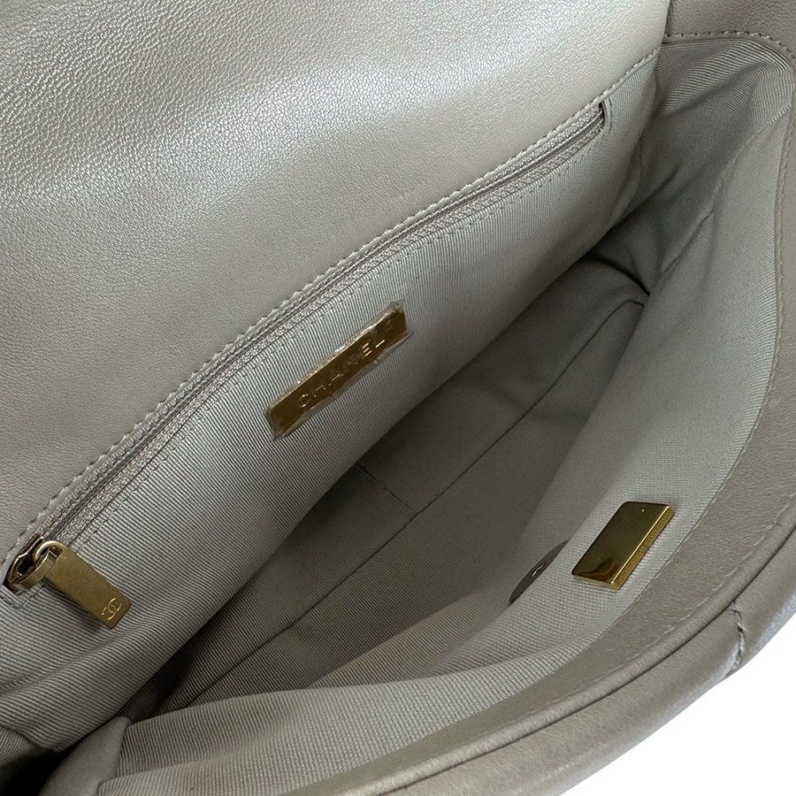 Chanel Shoulder Bag Gray — view 5