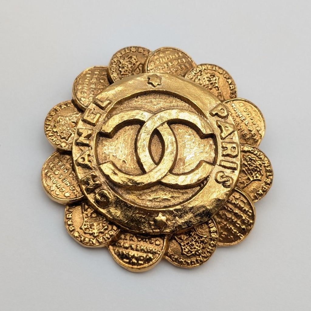 Chanel Brooch CC Logo Flower Gold Vintage 28 — view 2
