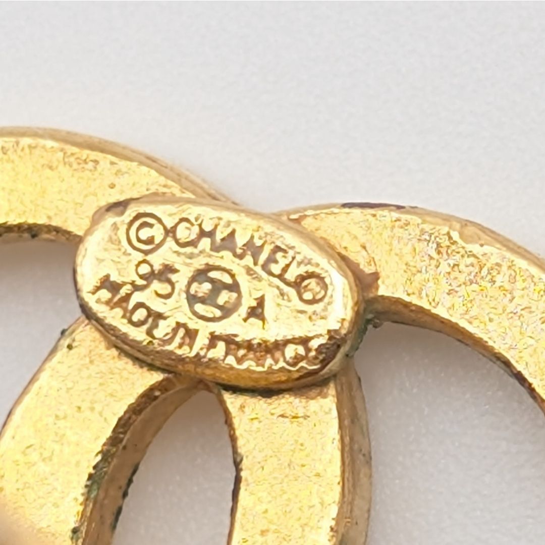 Chanel Earrings CC Logo Gold Faux Pearl Drop Swing Vintage Single — view 7
