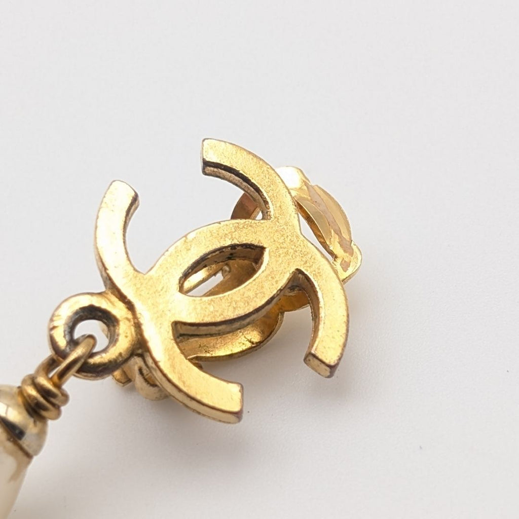 Chanel Earrings CC Logo Gold Faux Pearl Drop Swing Vintage Single — view 2
