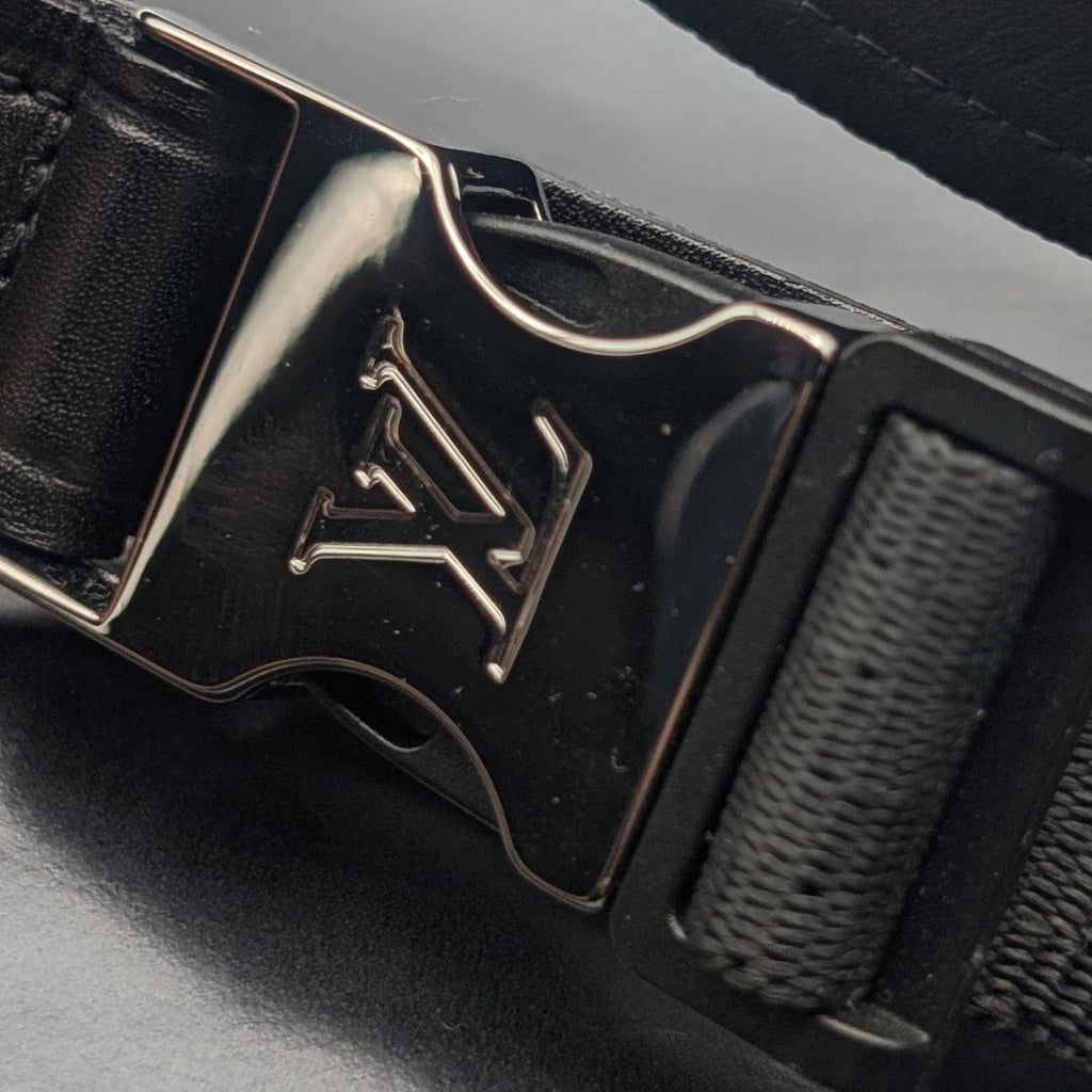 Louis Vuitton Leather LV Logo Black Sandals Thong Beach — view 8