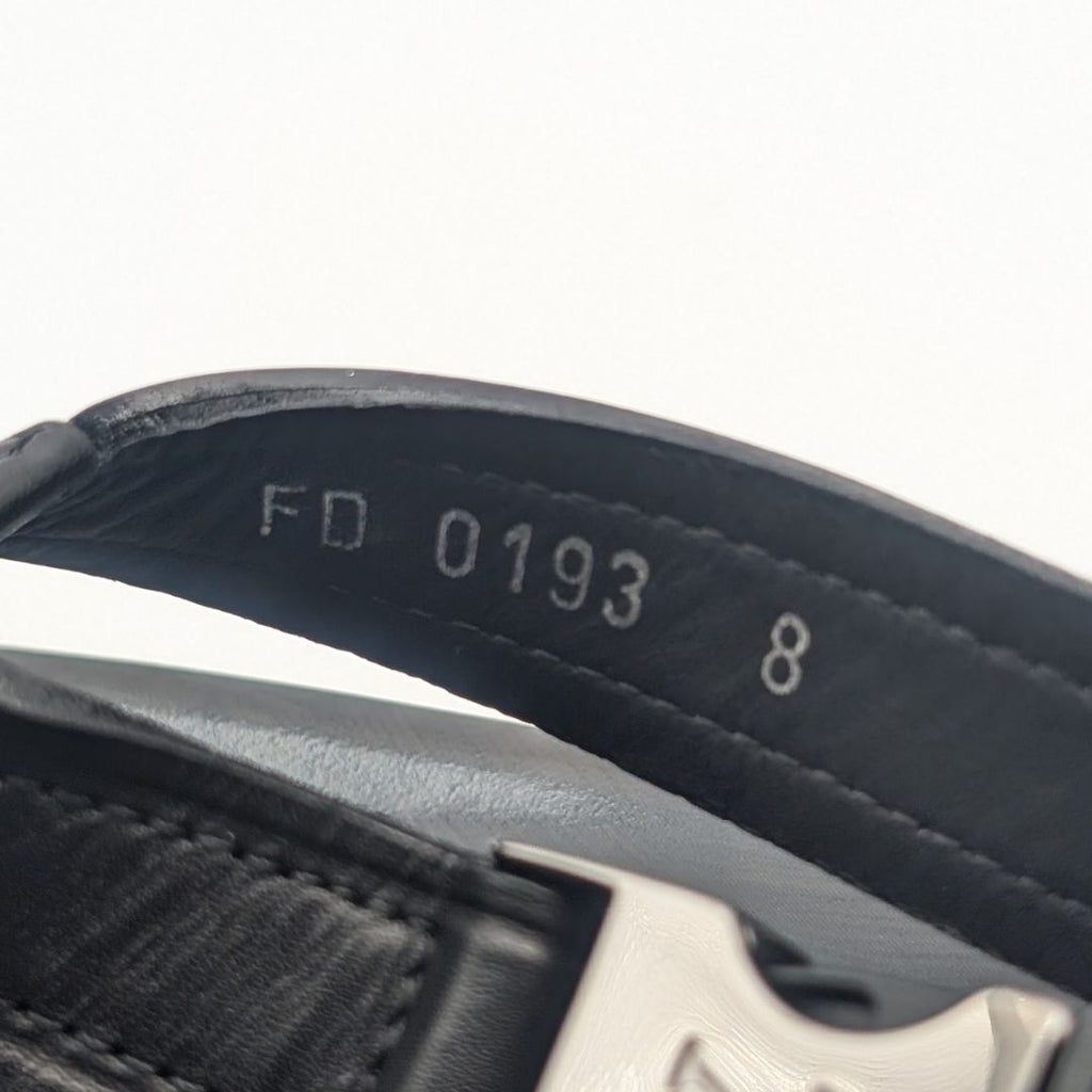 Louis Vuitton Leather LV Logo Black Sandals Thong Beach — view 9