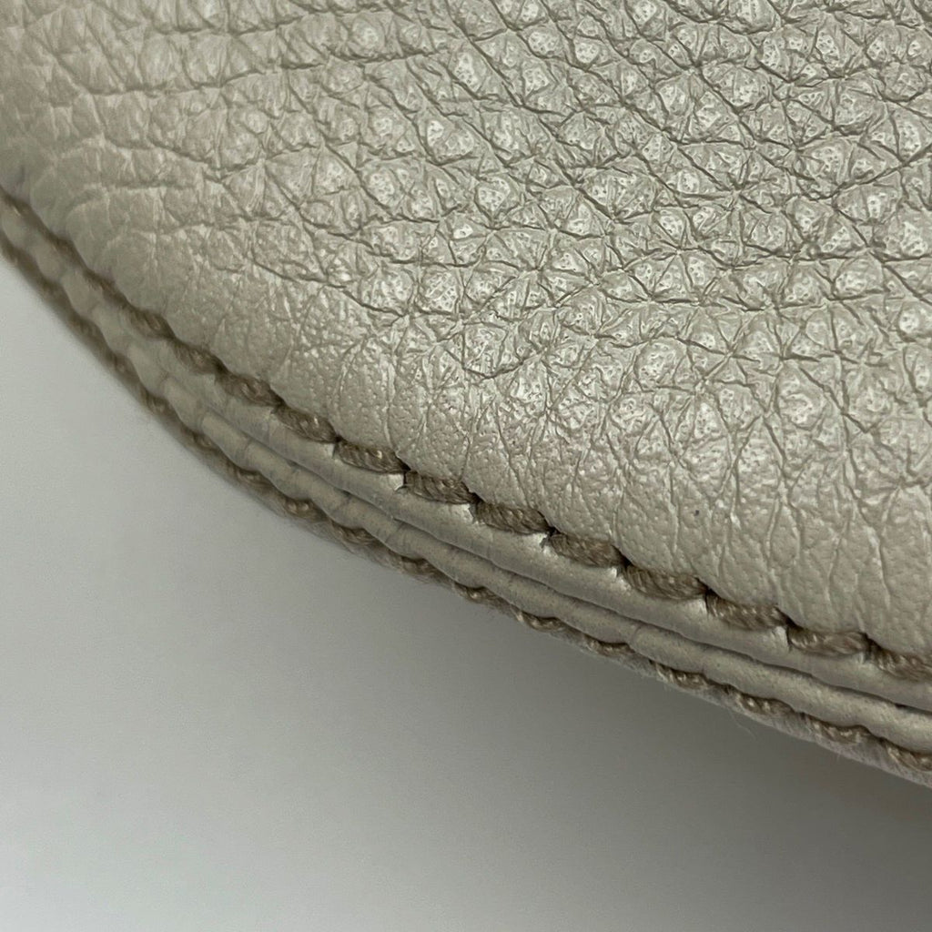 Gucci Soho Shoulder Bag Interlocking Leather Ivory — view 3