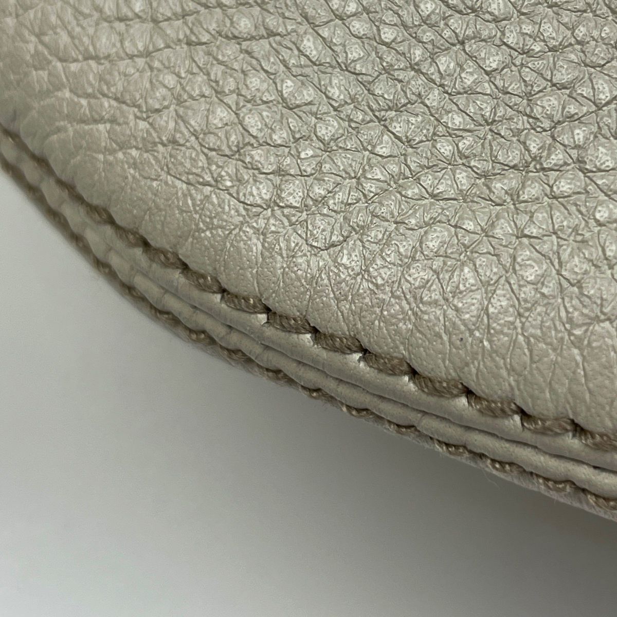 Gucci Soho Shoulder Bag Interlocking Leather Ivory — view 3