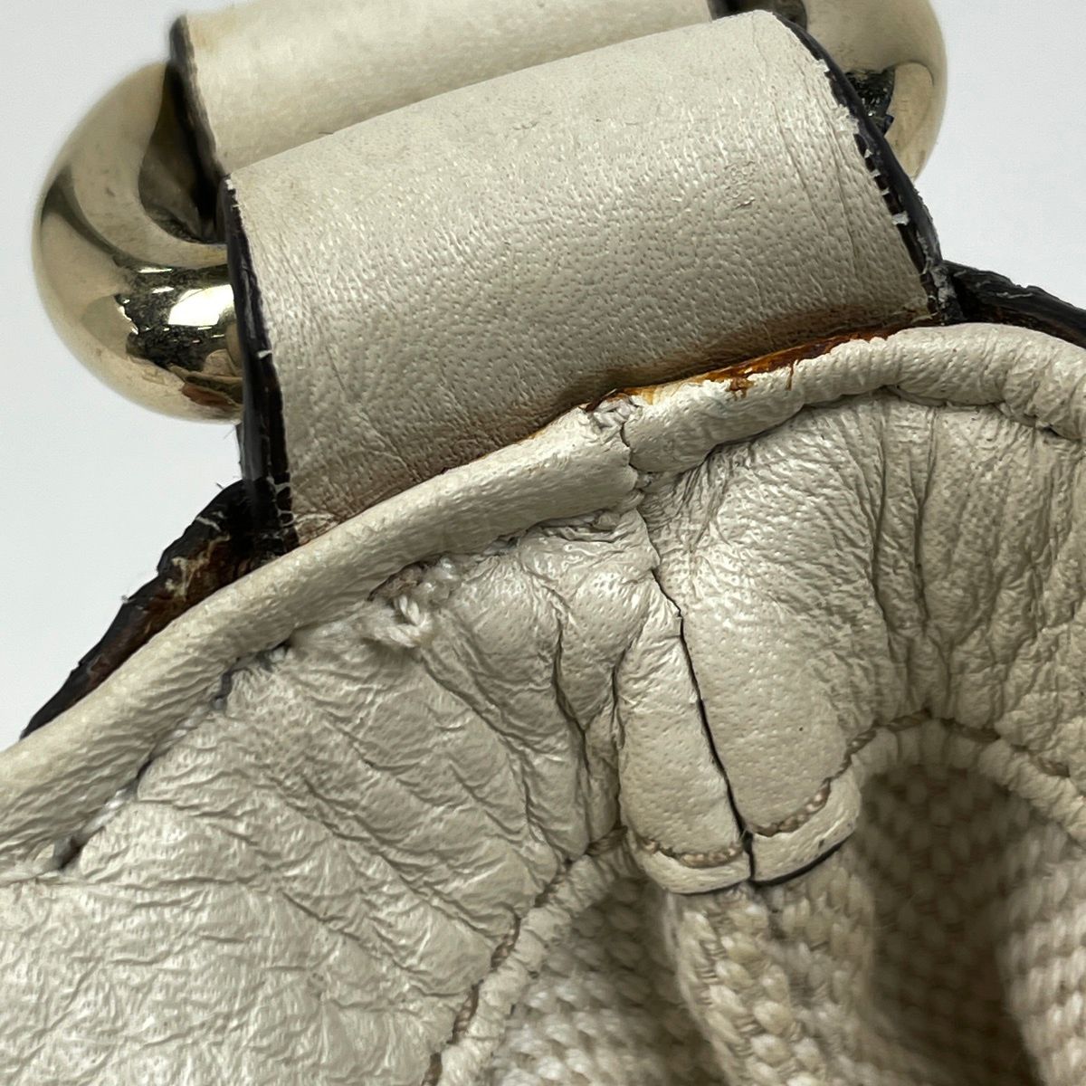 Gucci Soho Shoulder Bag Interlocking Leather Ivory — view 7