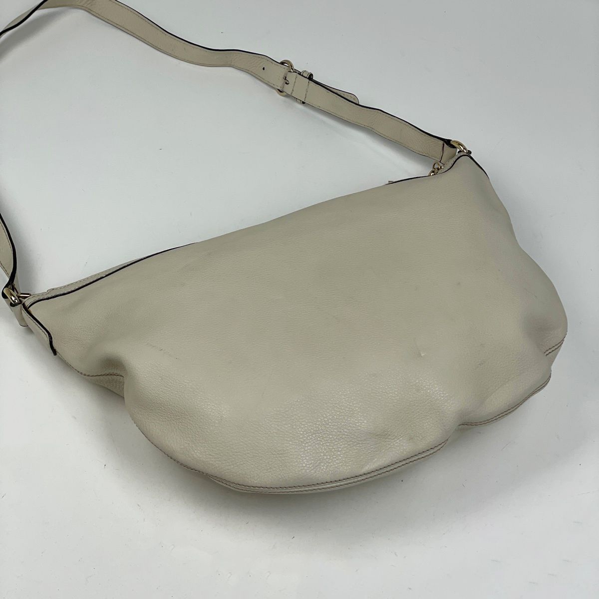 Gucci Soho Shoulder Bag Interlocking Leather Ivory — view 2