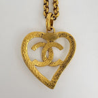 Chanel CC Logo Heart Motif Necklace Gold Plated — view 2