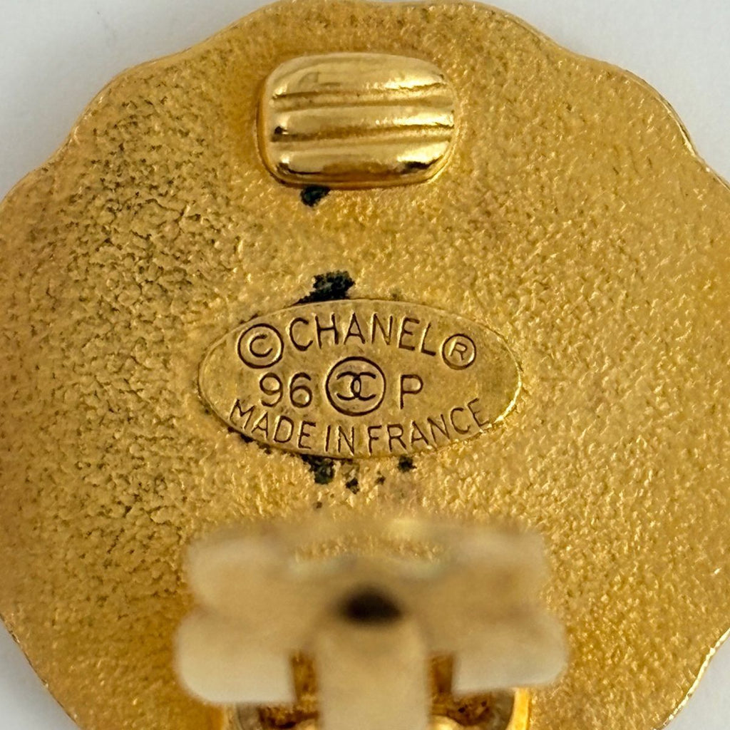 Chanel CC Logo Earrings Gold Plated — view 5