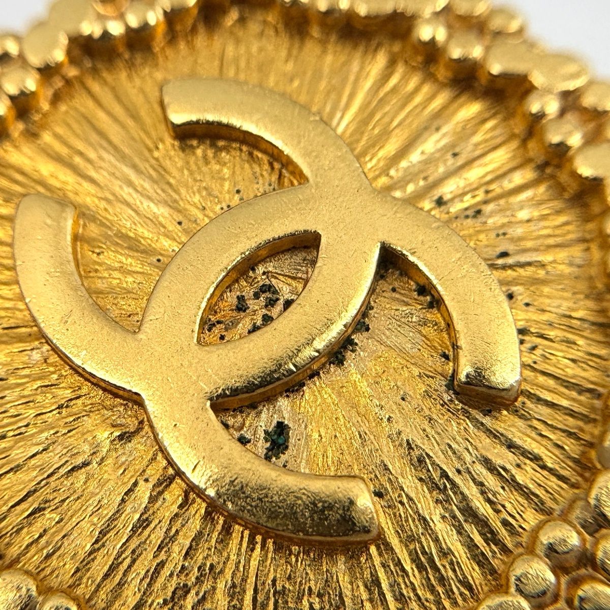 Chanel CC Logo Earrings Gold Plated — view 4