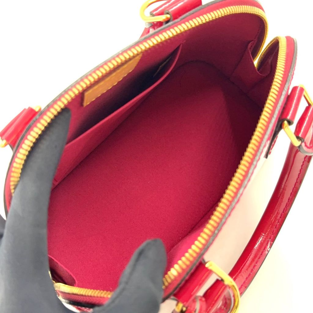 Louis Vuitton Alma BB Monogram Vernis Rose Indien Enamel Leather Pink Handbag — view 3